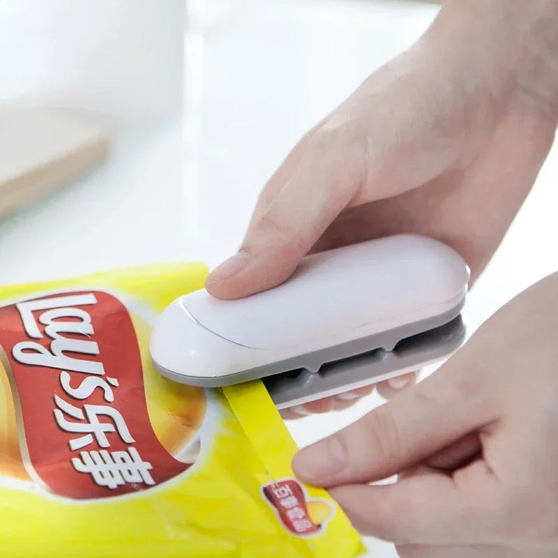 Kitchen Accessories Mini Sealing Machine Portable Heat Sealer Plastic Package Storage Bag Handy Sticker and Seals for Food Snack