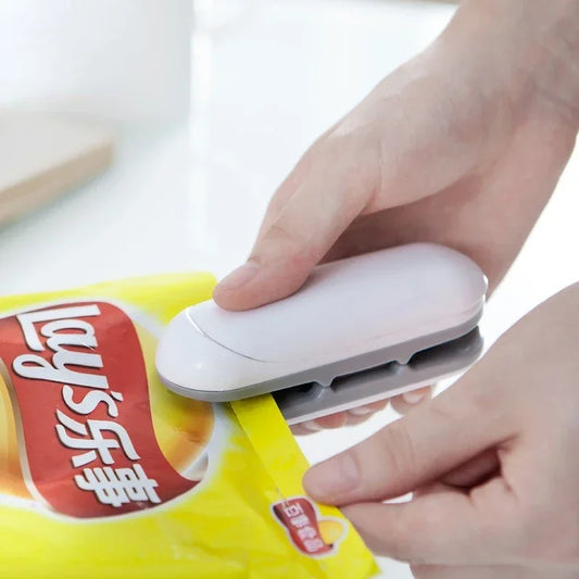 Kitchen Accessories Mini Sealing Machine Portable Heat Sealer Plastic Package Storage Bag Handy Sticker and Seals for Food Snack